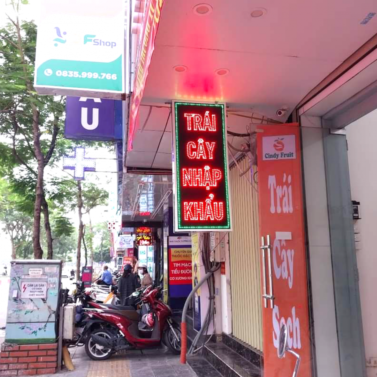 bien-vay-quang-cao-thu-hut-khach-hang-2023